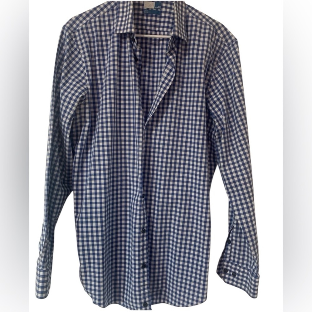 Camisa de vestir de hombre $ 15.00 Nueva.